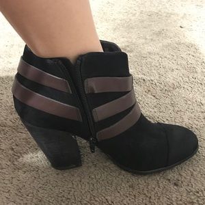 Carlos Santana Black Ankle Boots 6.5 (pre-loved)